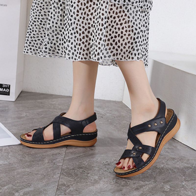 Kobiety Casual Oddychające Hollow Hook Loop Letnie Wakacje Ręcznie Szyte Kliny Sandały
